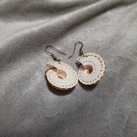 Large Seashell Dangle Earrings - Picture 3 of 3